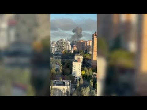 Kiev, forti esplosioni, boati e colonne di fumo: la capitale bombardata dai russi