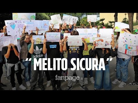 Prof ucciso a Melito, centinaia di studenti marciano per la legalità: “Il cambiamento deve partire d