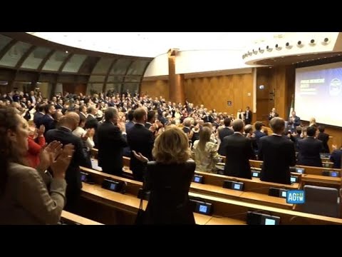 Roma, applausi e cori per Meloni all’assemblea dei parlamentari di Fratelli d’Italia