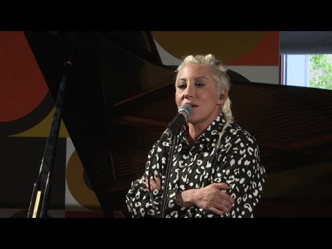 La voce di Malika Ayane incanta Trento (la canzone è da brividi)