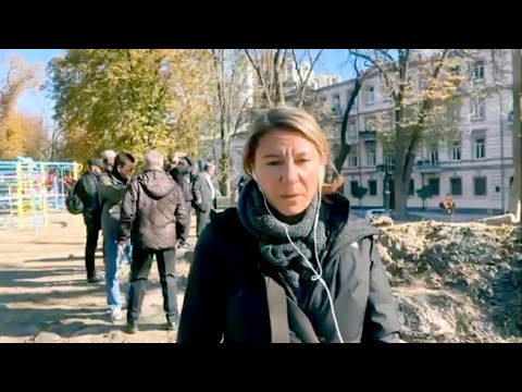 Al parco giochi di Kiev, il giorno dopo l’attacco missilistico russo