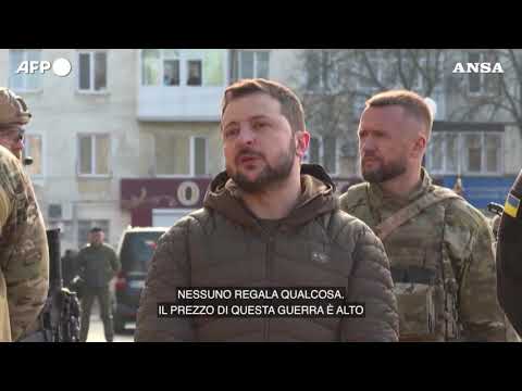 Zelensky a Kherson: “E’ impossibile uccidere l’Ucraina”