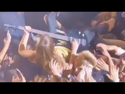 Maneskin, Victoria si lancia sul pubblico del concerto a San Francisco