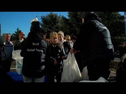 Kherson liberata dai russi: cibo e medicinali agli abitanti ucraini