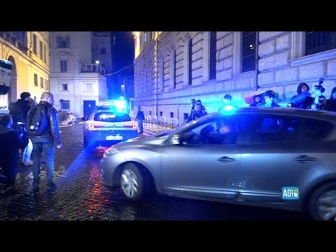 Roma, il sospettato degli omicidi di Prati esce dalla questura