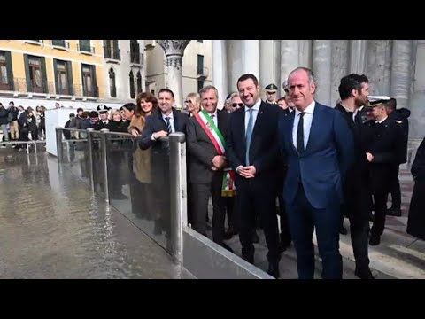 Barriere in azione contro l’acqua alta a San Marco, Salvini: «Emozione la basilica salvata dalle…