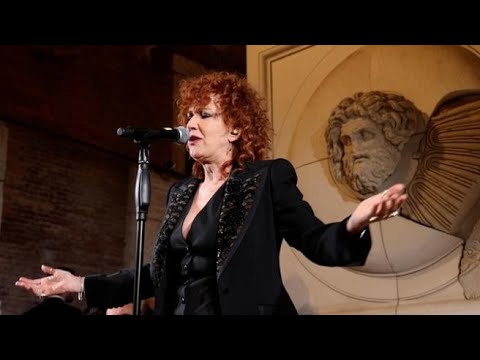 La magia di Fiorella Mannoia interprete di «Oh, che sarà» ai Mercati di Traiano