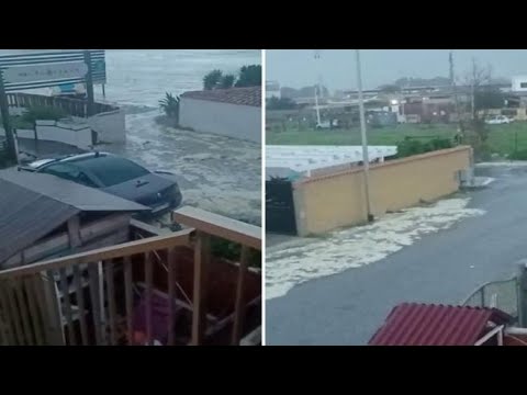 Fregene, il mare invade gli stabilimenti de La Nave e La Vela