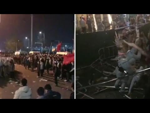 Cina, scontri tra i lavoratori di iPhone-city e vigilanti sanitari