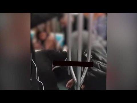 Roma metro B, ladro tenta di borseggiare una donna: furto sventato da un turista che lo blocca
