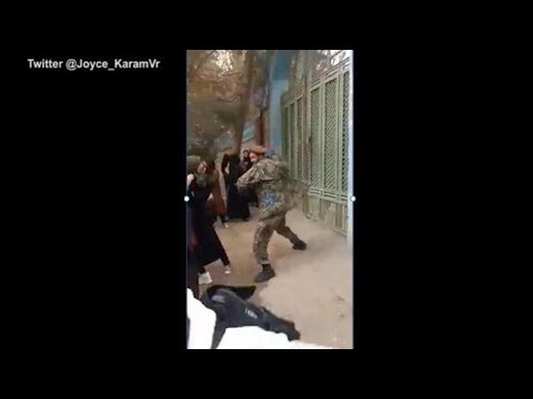 Afghanistan, studentesse frustate dai talebani perché voglio entrare all’Università senza il…