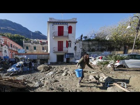 Ischia, le prime chiamate al 112: «Aiuto, c’è stata una frana grossa, non posso uscire»