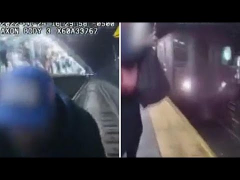 New York, cade sui binari della metro: il salvataggio dell’uomo ripreso dalla bodycam di un…