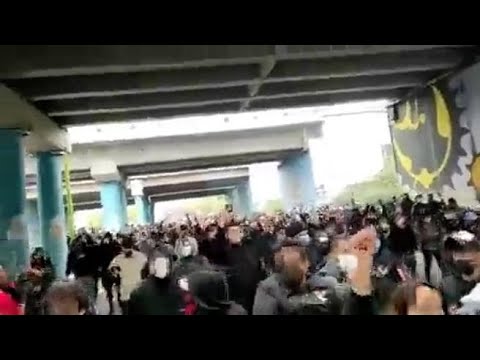 Iran, imponente manifestazione contro il regime a Ishafan