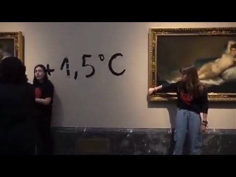 Due ambientaliste si incollano ai quadri «Las Mayas» di Goya a Madrid: la nuova protesta per il…