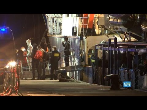 Humanity 1 a Catania, donne e minori sbarcati nella notte dalla nave