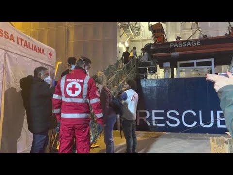 GeoBarents, iniziato lo sbarco. Msf: «Ci sono stati momenti di tensione»