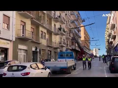 Ad Ancona chiusa una strada per le verifiche strutturali su un edificio