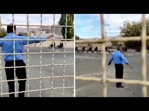 Polizia spara lacrimogeni sugli studenti in Iran: i guardiani dell’università fanno loro da scudo