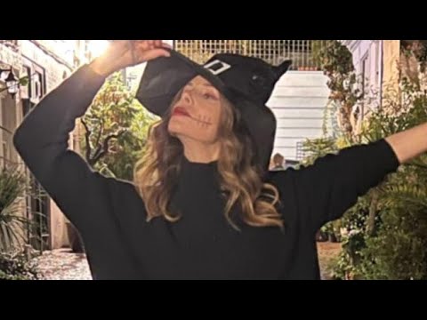 Halloween, Alessia Marcuzzi mascherata per la festa a Londra