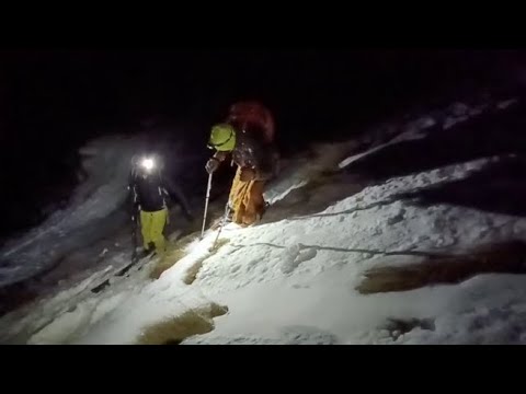 I monaci (in abiti tradizionali) recuperati sul Monte Rosa