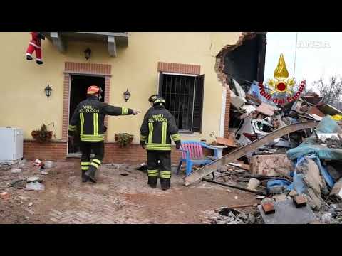 Asti, crolla abitazione a seguito di un’esplosione: probabile fuga di gas