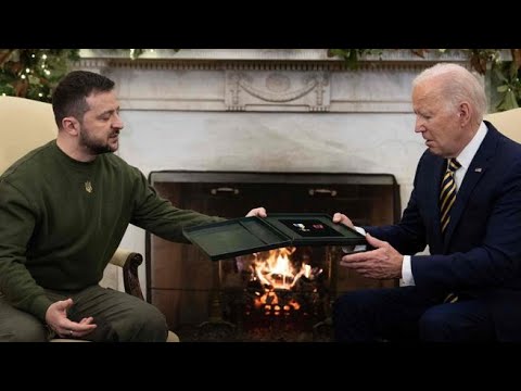 Biden a Zelensky: «Un onore essere al vostro fianco»
