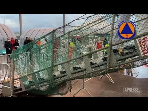 A Livorno sbarca nave Emergency: 142 i migranti a bordo