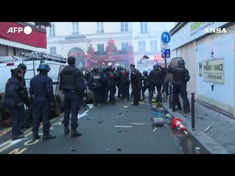 Parigi, proteste e scontri con la polizia nel quartiere curdo