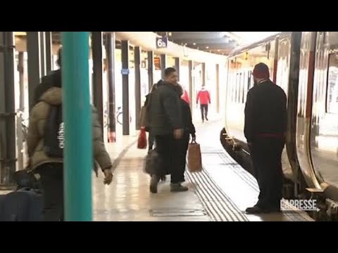 Regno Unito, sciopero ferroviario rallenta partenze per il Natale