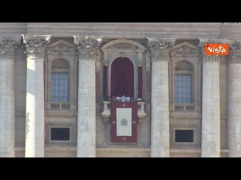 Angelus Natale, Papa Francesco: «Viviamo carestia di pace in questa terza guerra mondiale»