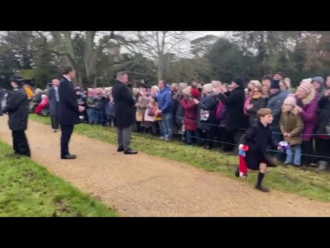 Il debutto di Louis a Sandringham, la corsa verso la sorella e l’urlo: «Charlotteee!»