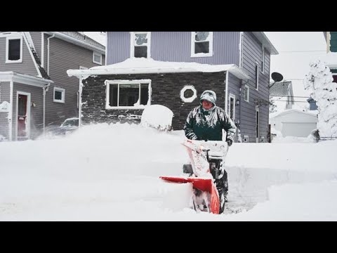 Tempesta artica negli Usa, a Buffalo negozi saccheggiati e persone intrappolate in casa