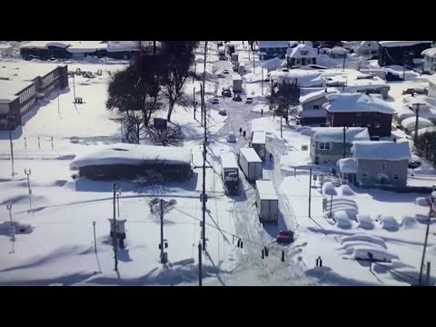 Tempesta artica negli Usa, le immagini delle auto abbandonate e sepolte dalle neve