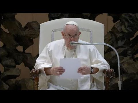Papa Francesco: «Pregate per Benedetto XVI che è molto ammalato»