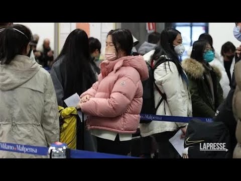 I viaggiatori in arrivo dalla Cina sottoposti a tampone obbligatorio anti Covid a Malpensa