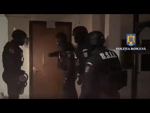 Andrew Tate, ecco il video del blitz della polizia romena nella sua villa