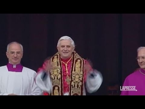 Ratzinger, l’acclamazione quelle parole dal balcone del Vaticano: «Io umile lavoratore nella…
