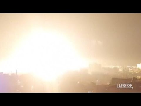 Medioriente, aerei israeliani colpiscono Gaza dopo il lancio di un missile