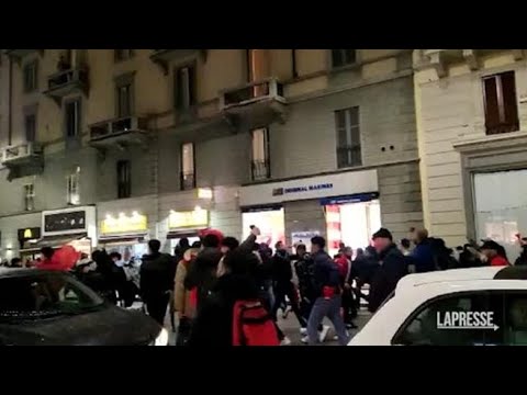Milano, i tifosi del Marocco festeggiano il passaggio ai quarti