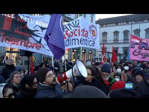 Sala alla commemorazione in piazza Fontana: «Contestate me, non i parenti dalle vittime»