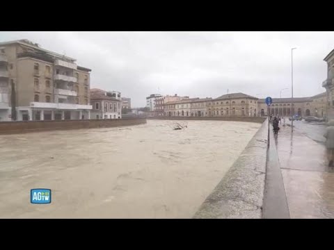 Senigallia, il Misa sale oltre i 3 metri: è allarme per la piena in centro città