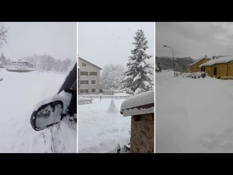 Situazione di allerta ad Amatrice, caduto oltre un metro di neve in tre ore: strade scomparse,…