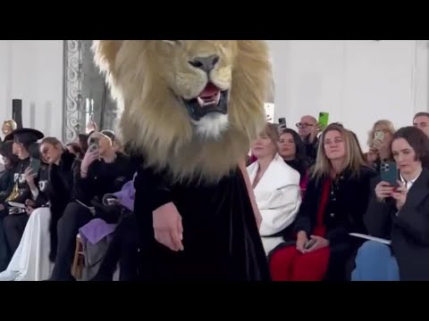 Schiaparelli lascia il segno alla Haute Couture di Parigi #shorts