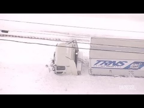 Giappone, nevicata record: disagi in tutto il Paese
