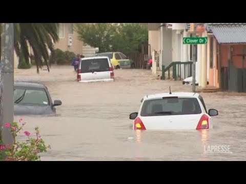 Maltempo in Nuova Zelanda, Auckland sommersa dall’acqua