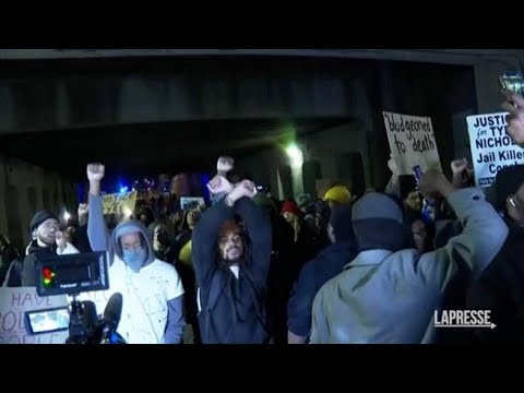 Usa, afroamericano ucciso dalla polizia: esplode la protesta