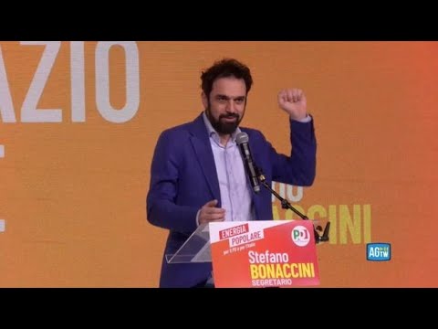 L’ex M5S Giarrusso: «Annuncio il mio ingresso nel Pd». Accoglienza tiepida della platea