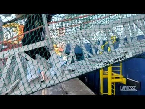 Lo sbarco dalla Geo Barents a La Spezia