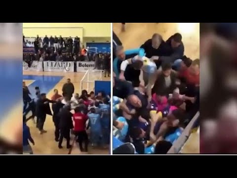 Maxi rissa al termine di una partita di calcetto a Nocera Inferiore